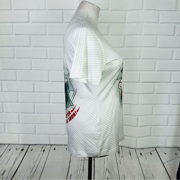 10/$25🦋 Disney Parks White Mickey Mouse Graphic Tee - Size Medium - Picture 8 of 14